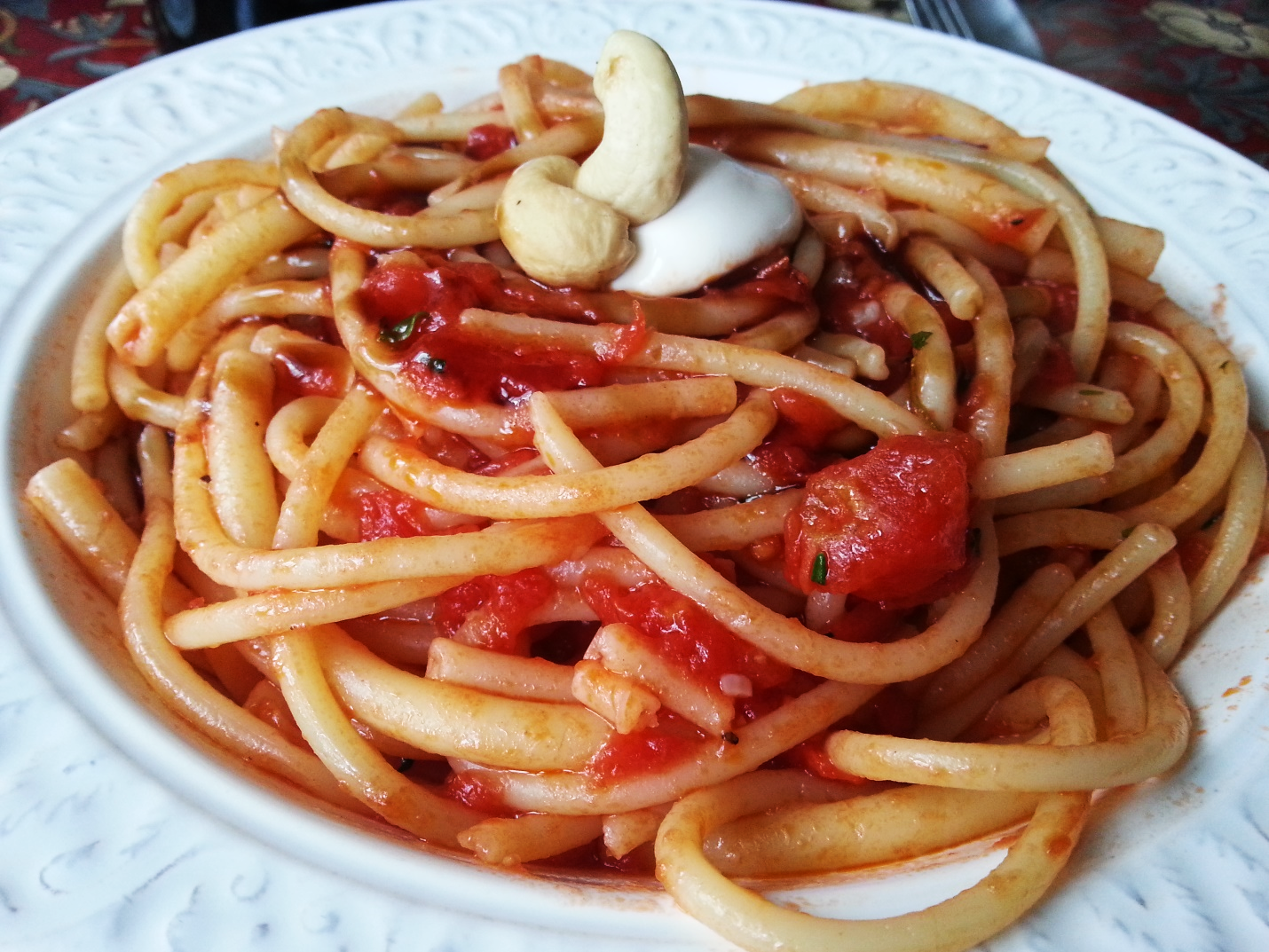 Можно ли пасту в пост. Постные спагетти. Спагетти с томатами. Нежирная паста спагетти. Постное спагетти с овощами.