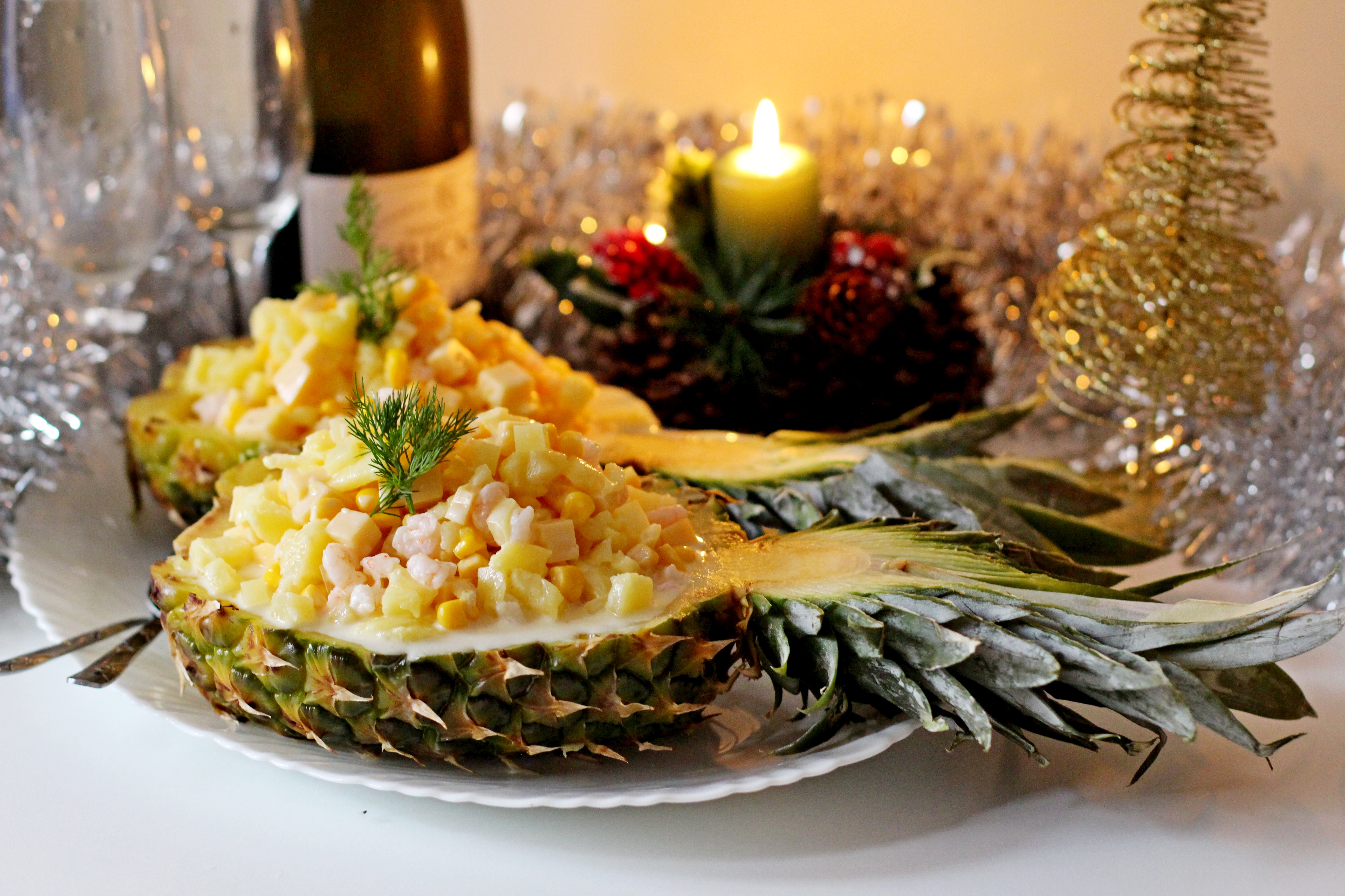 Изысканное на праздничном столе. Блюда с ананасом. Красивые блюда на новый год. Салат с ананасом. Сервировка блюд на новый год.